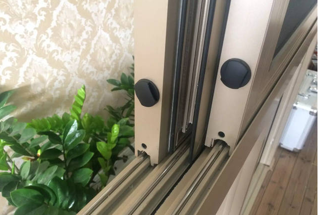 静音三轨系统门窗